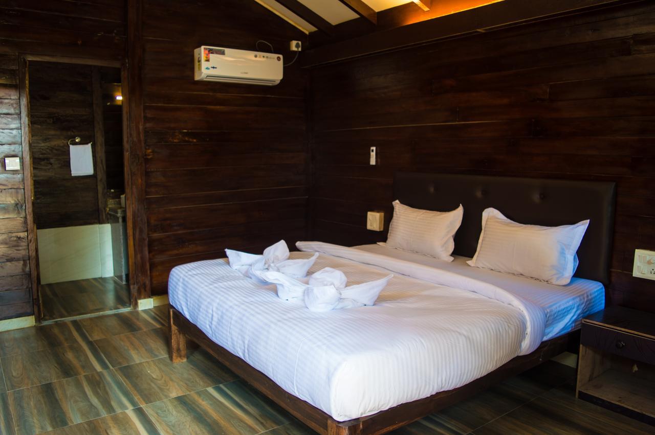 Ciiroc Hotel Morjim Exterior photo